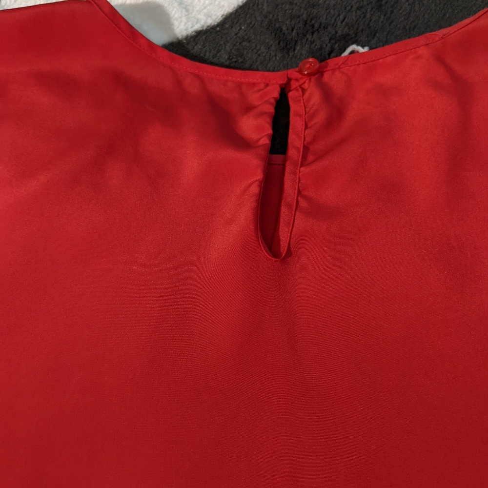 Red blouse - Picture 4 of 4